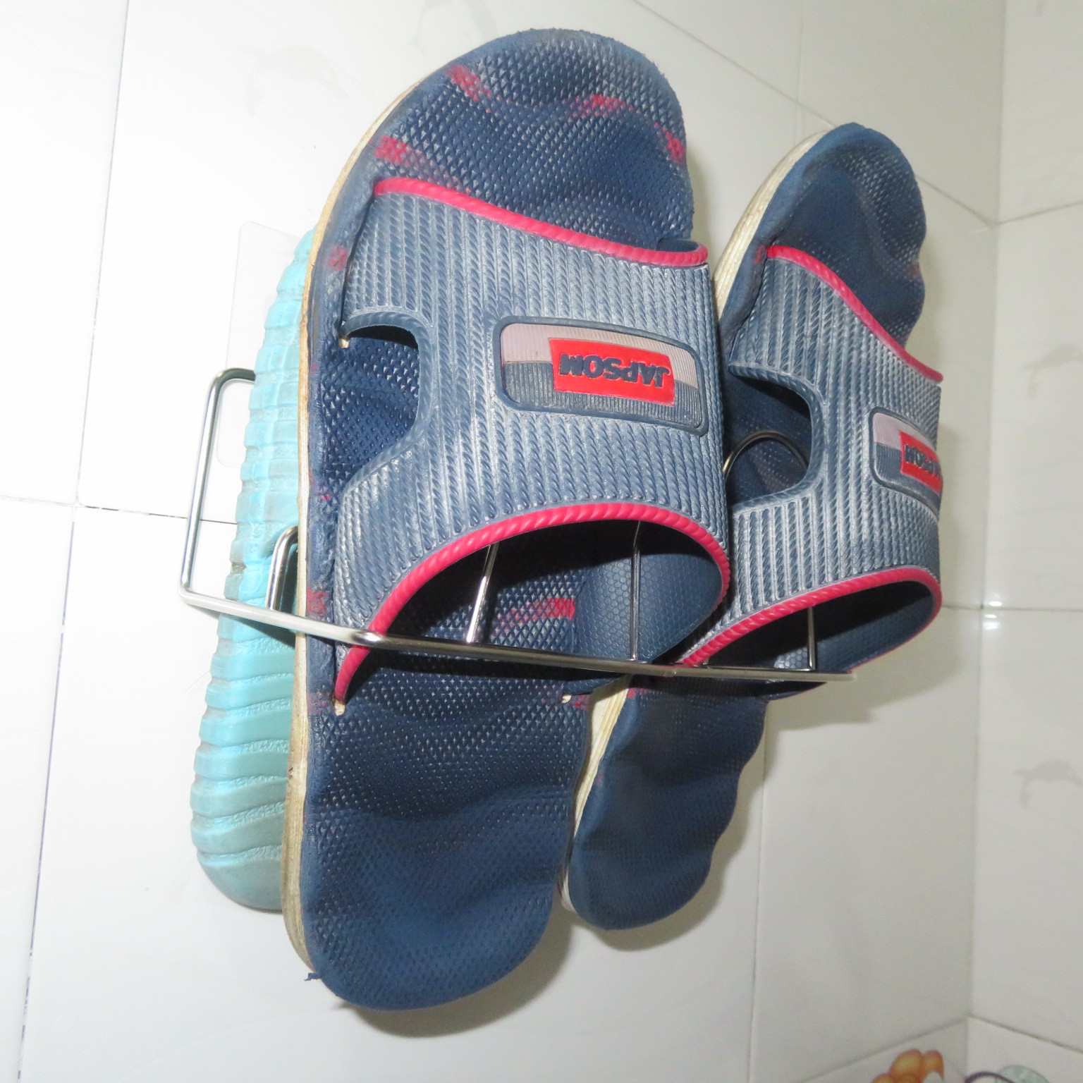 Non-Marking Stick-It Wall-Mounted Bathroom Slipper Rack Punch-Free Wall-Mounted Shoe Rack Storage Multiple Slipper Rack behind the Door Non-Marking Stick-It Wall-Mounted Bathroom Slipper Rack Punch-Free Wall-Mounted Shoe Rack Storage Multiple Slipper Rack behind the Door