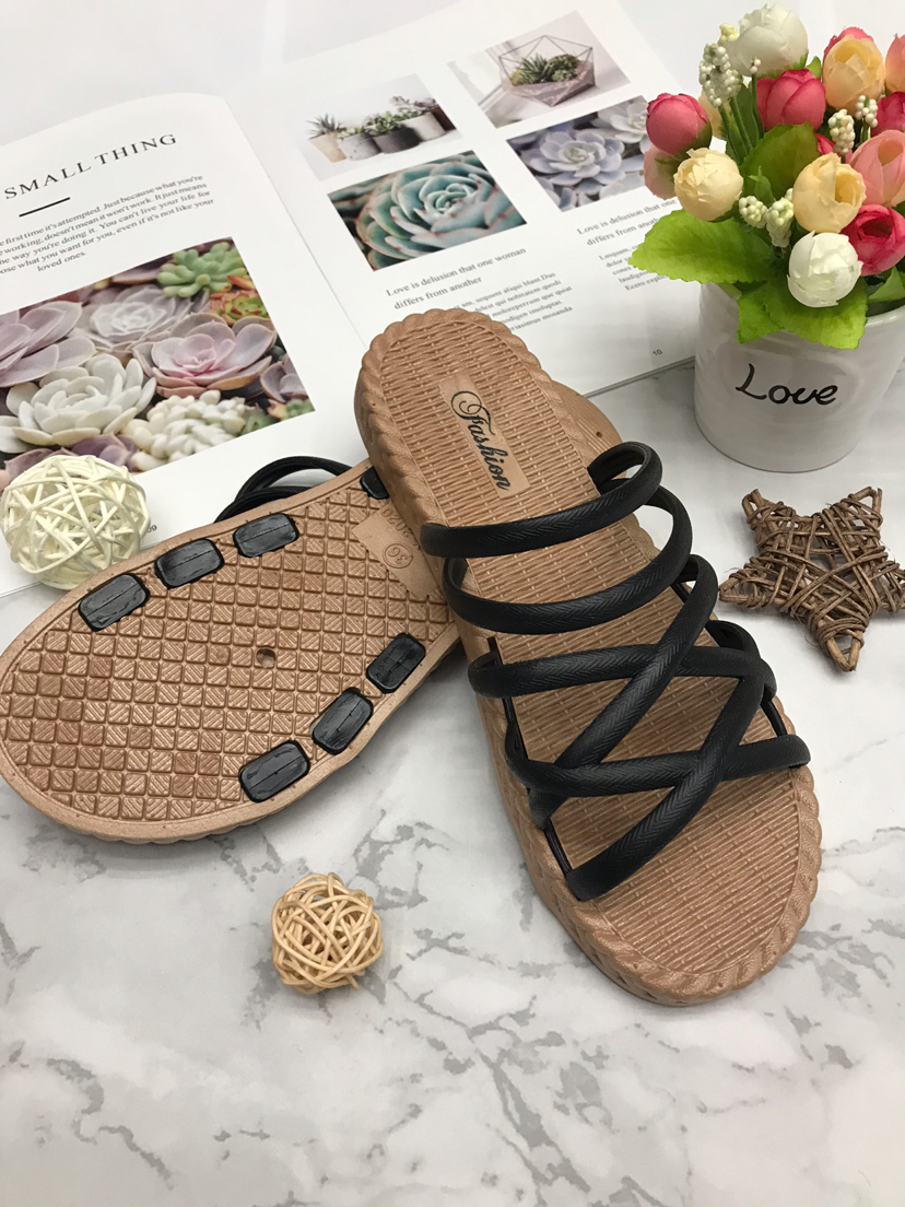 Cool slipper female outside 2020 new summer fashion versatile flat pair wear web celebrity Rome sandal thick bottom beach female Cool slipper female outside 2020 new summer fashion versatile flat pair wear web celebrity Rome sandal thick bottom beach female