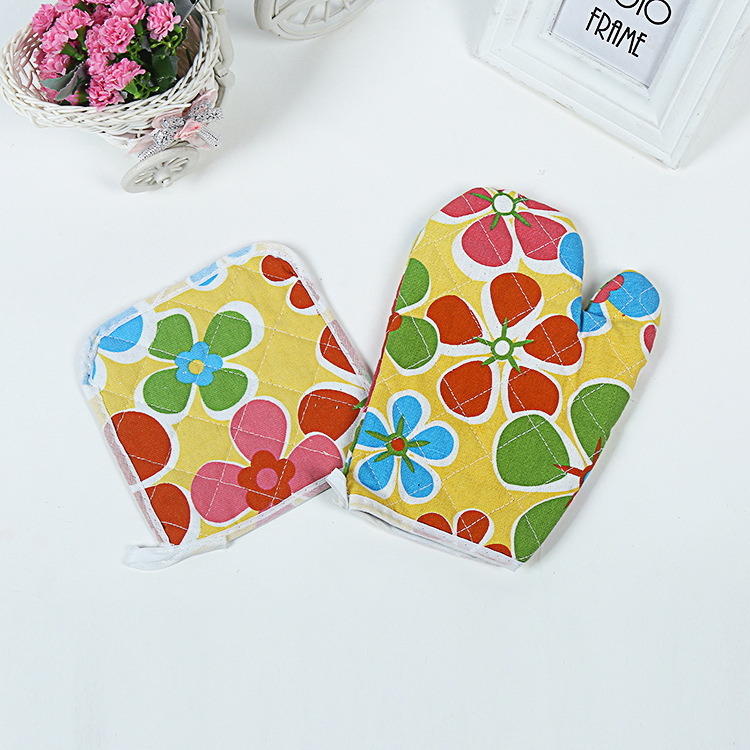Microwave oven gloves heat insulation anti - hot pad multi - color resistant gloves manufacturers direct wholesale. Microwave oven gloves heat insulation anti - hot pad multi - color resistant gloves manufacturers direct wholesale.