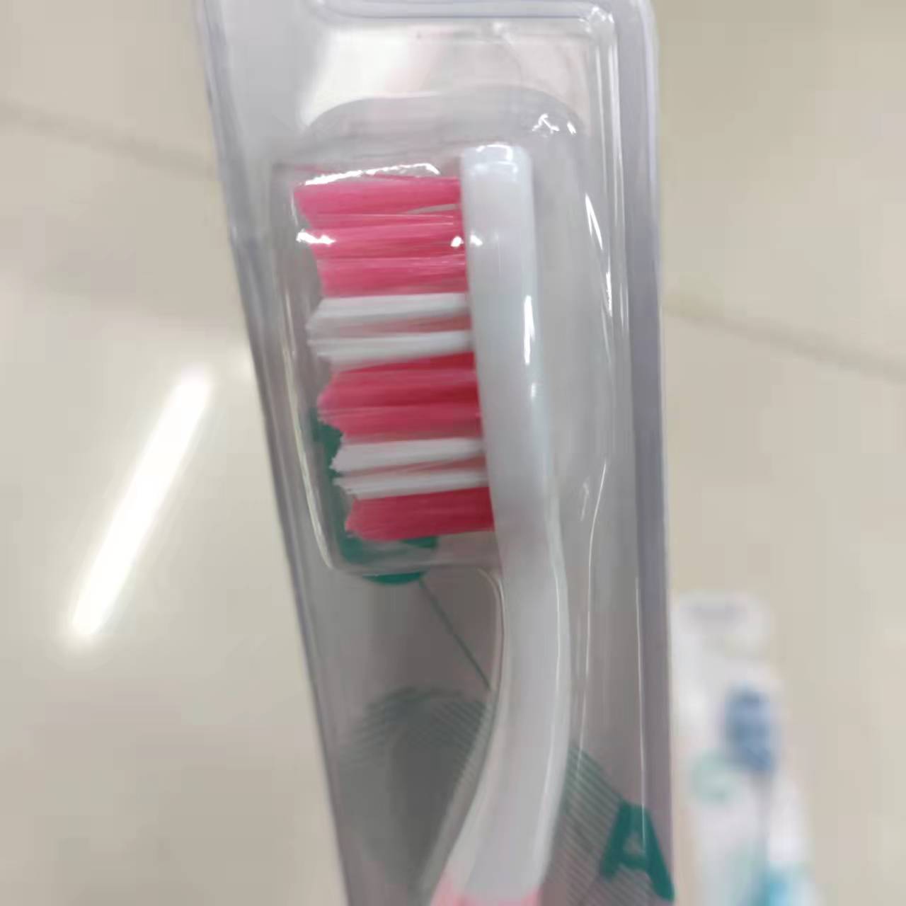 Daily Necessities Toothbrush Wholesale South Jele 5212 Wave Type Medium Hair Toothbrush