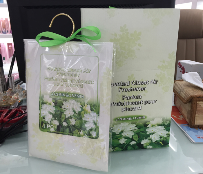 Iron hook large sachet wrapped in Thai sachet. Iron hook large sachet wrapped in Thai sachet.