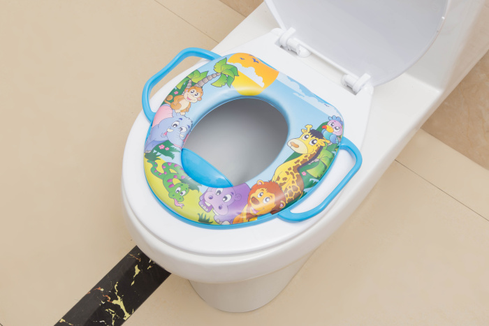 Children's seat with handle children with PVC printed soft cushion seat on the toilet seat. Children's seat with handle children with PVC printed soft cushion seat on the toilet seat.