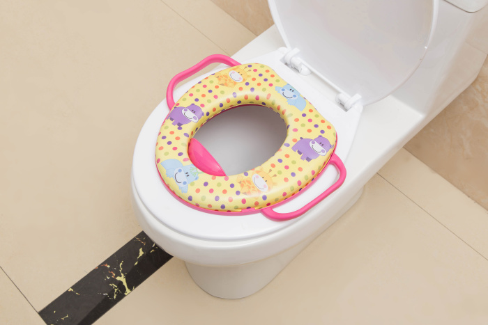 Children's seat with handle children with PVC printed soft cushion seat on the toilet seat. Children's seat with handle children with PVC printed soft cushion seat on the toilet seat.