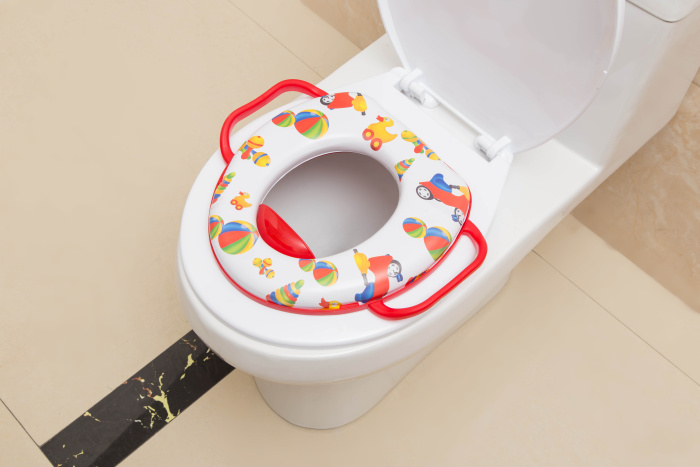 Children's seat with handle children with PVC printed soft cushion seat on the toilet seat. Children's seat with handle children with PVC printed soft cushion seat on the toilet seat.