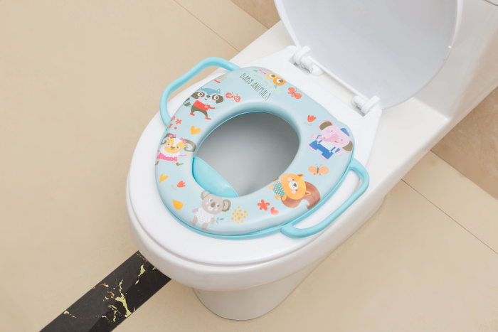 Children's seat with handle children with PVC printed soft cushion seat on the toilet seat. Children's seat with handle children with PVC printed soft cushion seat on the toilet seat.