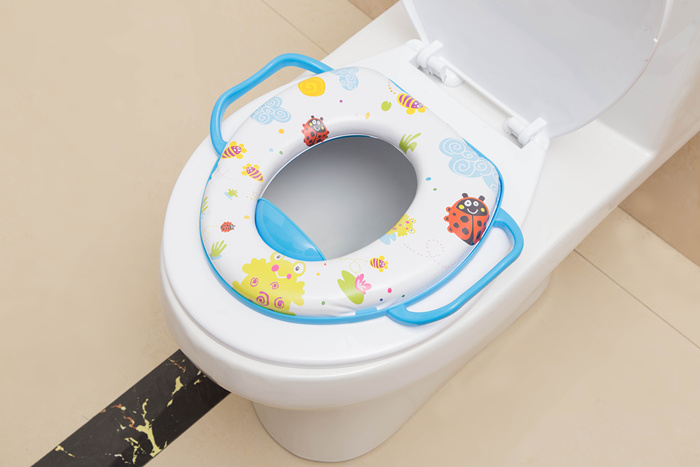 Children's seat with handle children with PVC printed soft cushion seat on the toilet seat. Children's seat with handle children with PVC printed soft cushion seat on the toilet seat.