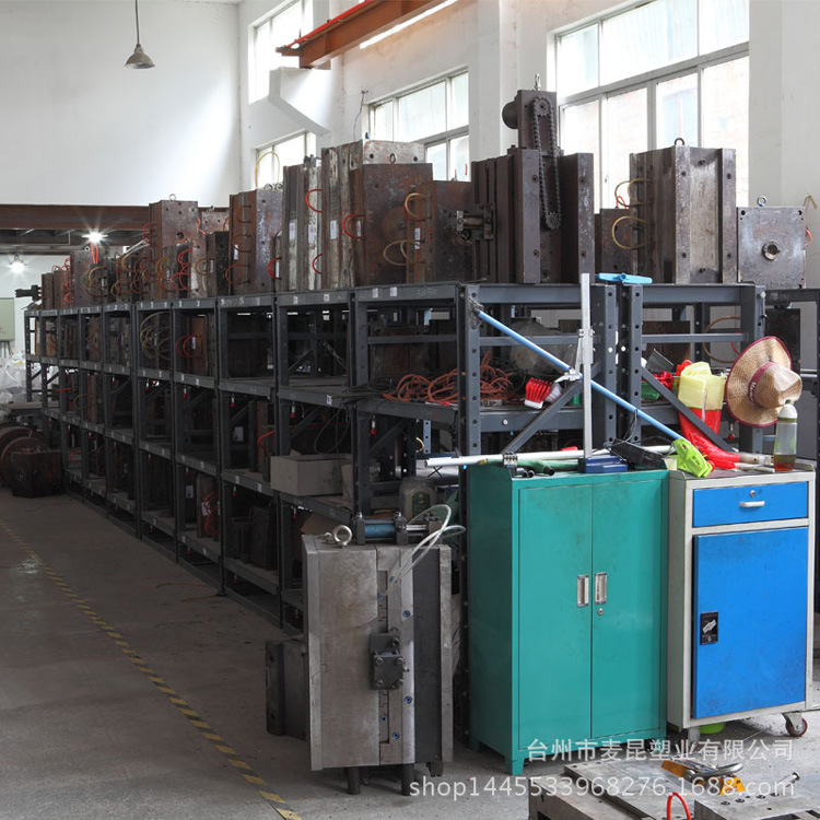 Manufacturer's direct selling is to split clean brush round ball brush plastic toilet brush scrub toilet belt base. Manufacturer's direct selling is to split clean brush round ball brush plastic toilet brush scrub toilet belt base.