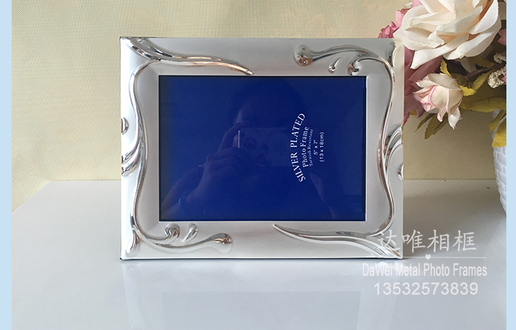 High - grade European metal frame silver photo frame home furnishing jewelry holiday gift wedding photo frame. High - grade European metal frame silver photo frame home furnishing jewelry holiday gift wedding photo frame.