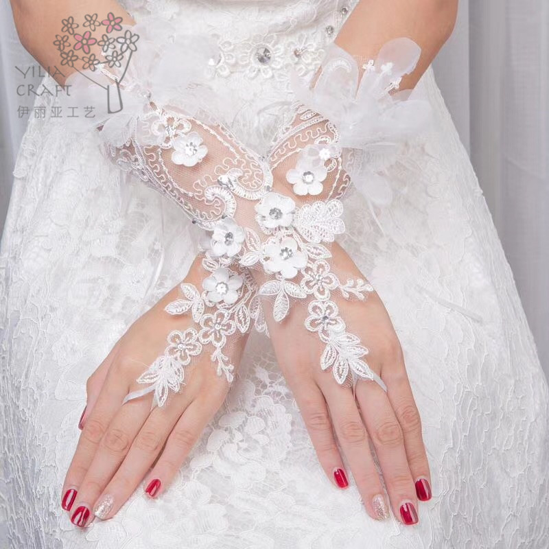 Korean lace bride&#039;s wedding dress wedding sun protection gloves contracted spring and winter gloves hollow long money.