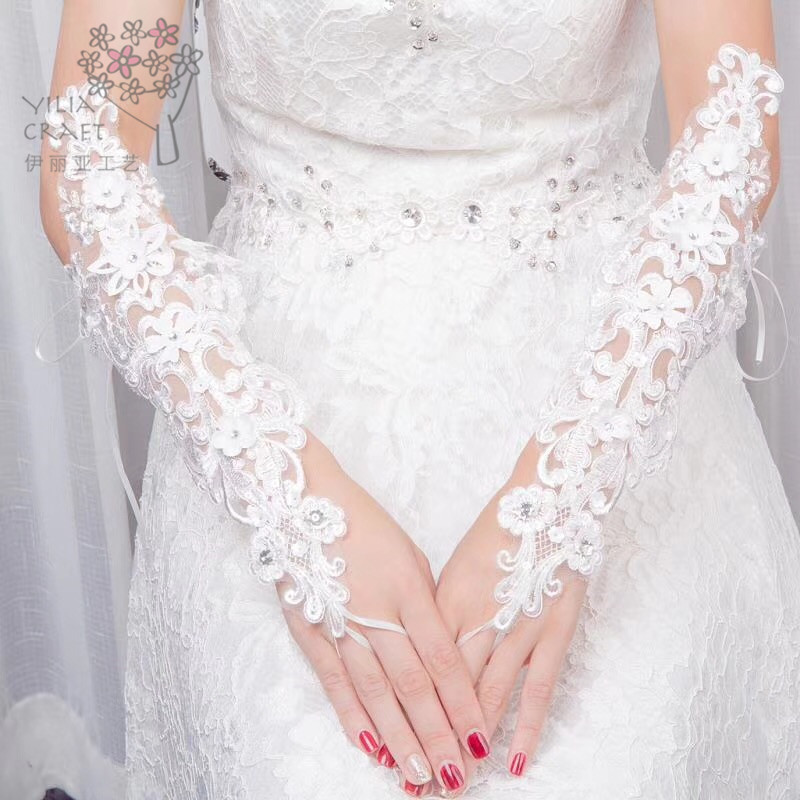 Korean lace bride&#039;s wedding dress wedding sun protection gloves contracted spring and winter gloves hollow long money.