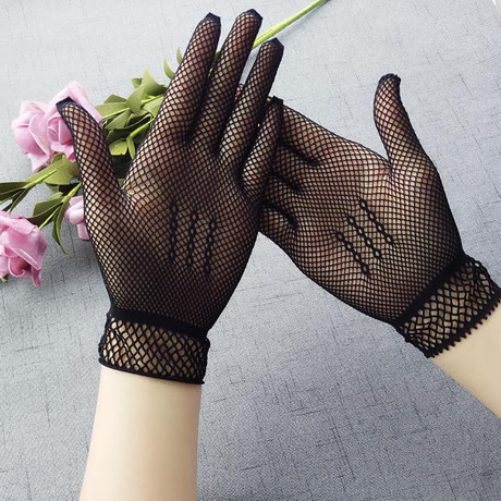 Eyelet gloves femininity wedding dress etiquette shows off black and white gloves for parent-child children