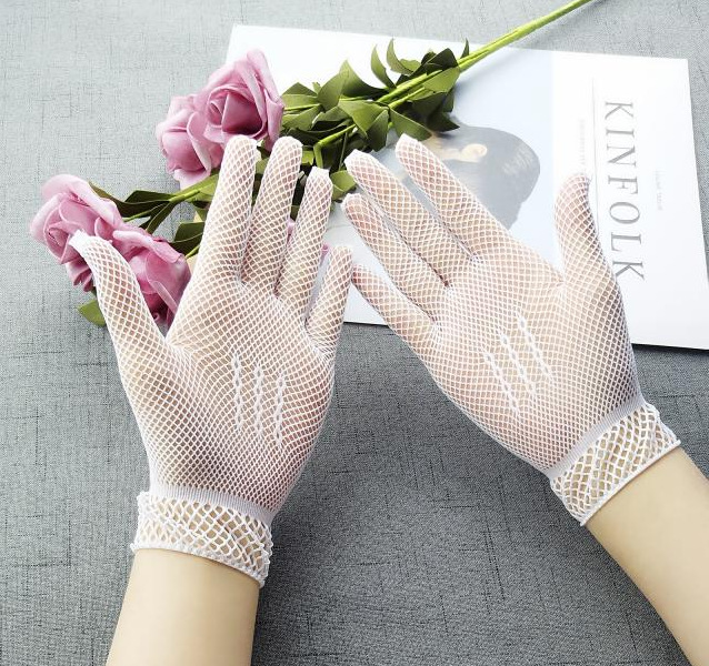 Eyelet gloves femininity wedding dress etiquette shows off black and white gloves for parent-child children Eyelet gloves femininity wedding dress etiquette shows off black and white gloves for parent-child children