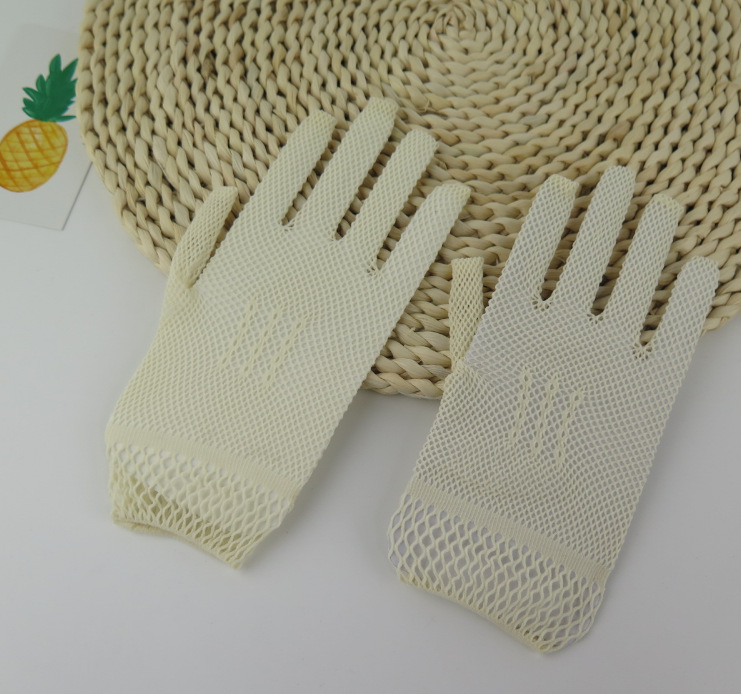 Eyelet gloves femininity wedding dress etiquette shows off black and white gloves for parent-child children Eyelet gloves femininity wedding dress etiquette shows off black and white gloves for parent-child children