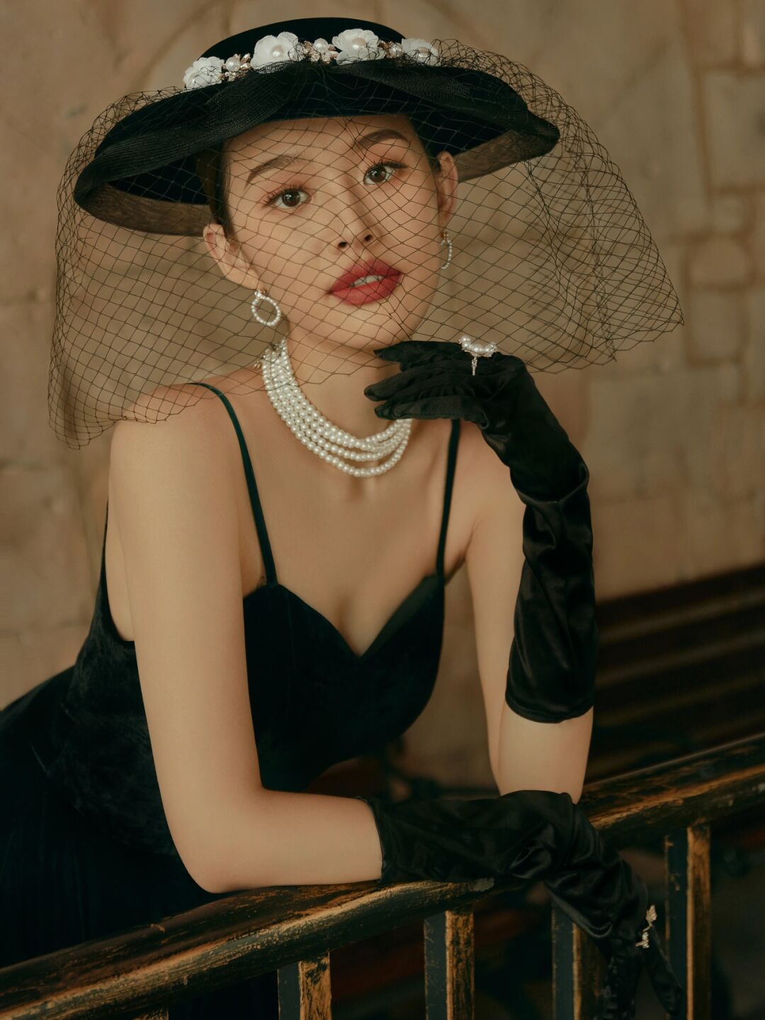 French Style Hepburn Vintage Mesh Bridal Top Hat Elegant Flowers Photo Hat Wedding Hat