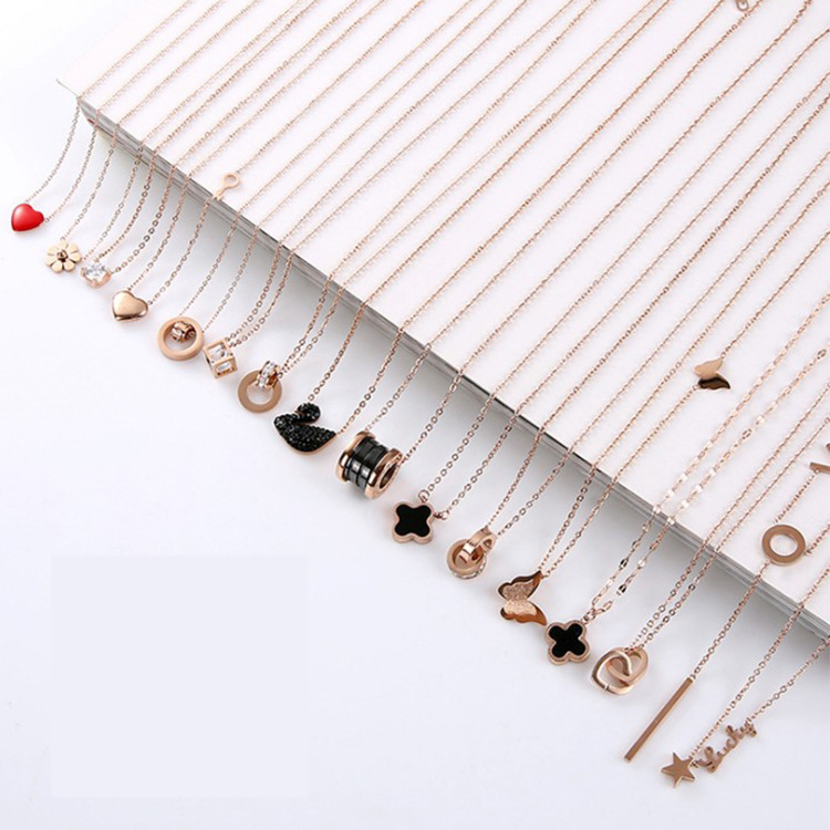 Japanese and Korean Style Ornament TikTok Same Style Internet Celebrity Four-Leaf Clover Pendant Titanium Steel Necklace Female Swan Clavicle Chain Letter Necklace
