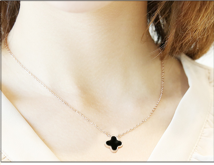Japanese and Korean Style Ornament TikTok Same Style Internet Celebrity Four-Leaf Clover Pendant Titanium Steel Necklace Female Swan Clavicle Chain Letter Necklace