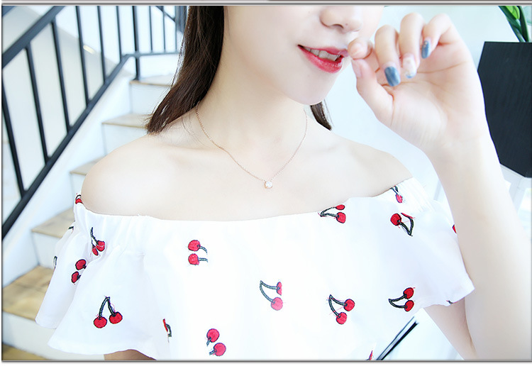 Japanese and Korean Style Ornament TikTok Same Style Internet Celebrity Four-Leaf Clover Pendant Titanium Steel Necklace Female Swan Clavicle Chain Letter Necklace