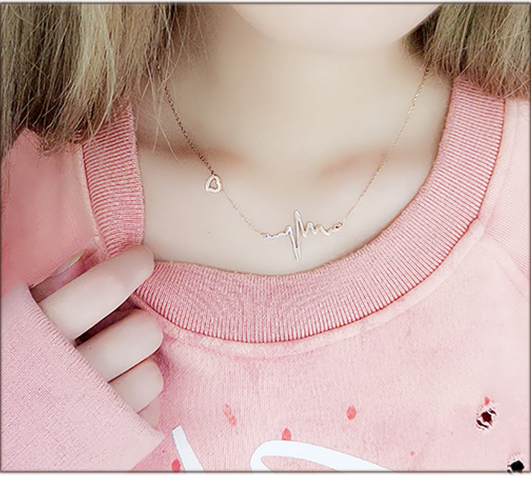 Japanese and Korean Style Ornament TikTok Same Style Internet Celebrity Four-Leaf Clover Pendant Titanium Steel Necklace Female Swan Clavicle Chain Letter Necklace