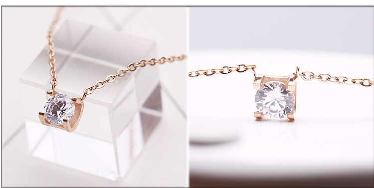 Japanese and Korean Style Ornament TikTok Same Style Internet Celebrity Four-Leaf Clover Pendant Titanium Steel Necklace Female Swan Clavicle Chain Letter Necklace