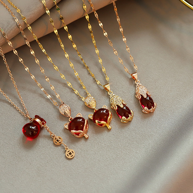 Luxury Simple 18K Rose Gold Titanium Steel Necklace Female Clavicle Chain Non-Fading Swan Clover Ornament Luxury Simple 18K Rose Gold Titanium Steel Necklace Female Clavicle Chain Non-Fading Swan Clover Ornament