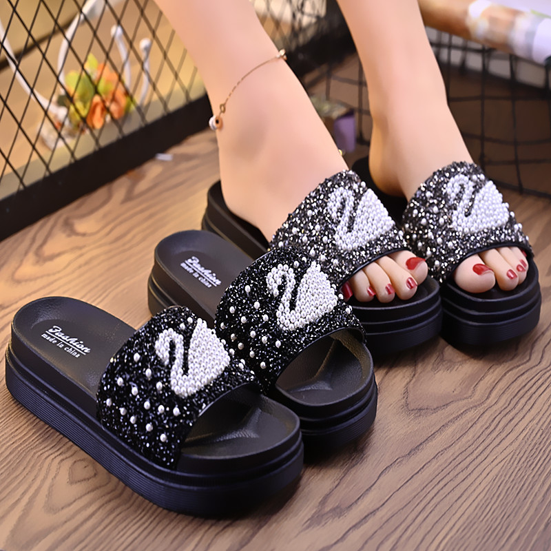 2021 New Women&#039;s Summer Fashion Outerwear Home Thick-Soled Flip-Flops Pearl Swan Sandals Beach