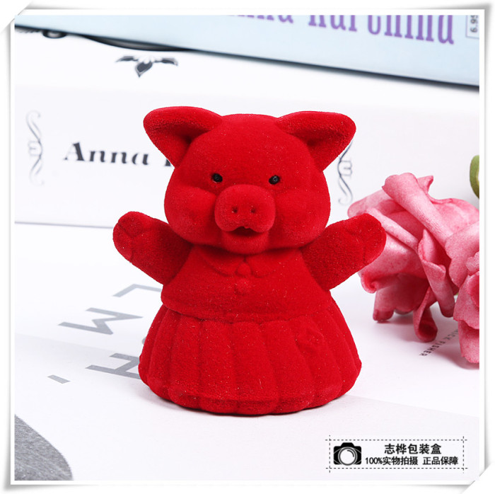 Creative red pig shape ring ring wedding ring box Creative red pig shape ring ring wedding ring box