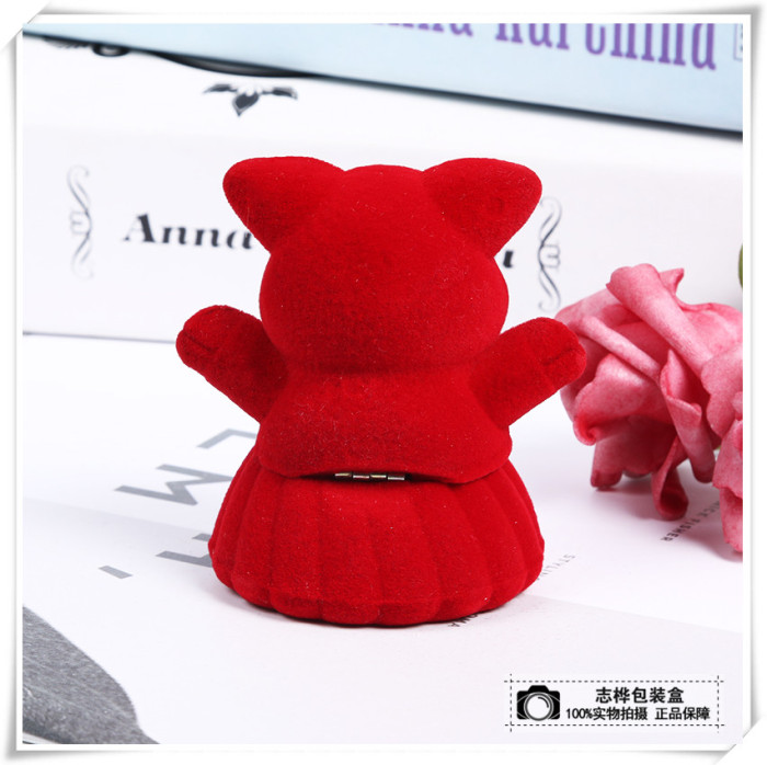 Creative red pig shape ring ring wedding ring box Creative red pig shape ring ring wedding ring box
