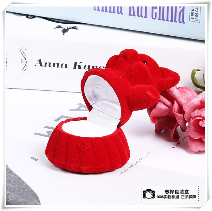 Creative red pig shape ring ring wedding ring box Creative red pig shape ring ring wedding ring box