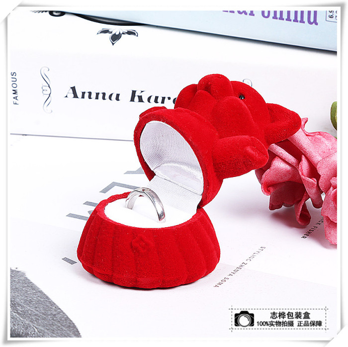 Creative red pig shape ring ring wedding ring box Creative red pig shape ring ring wedding ring box