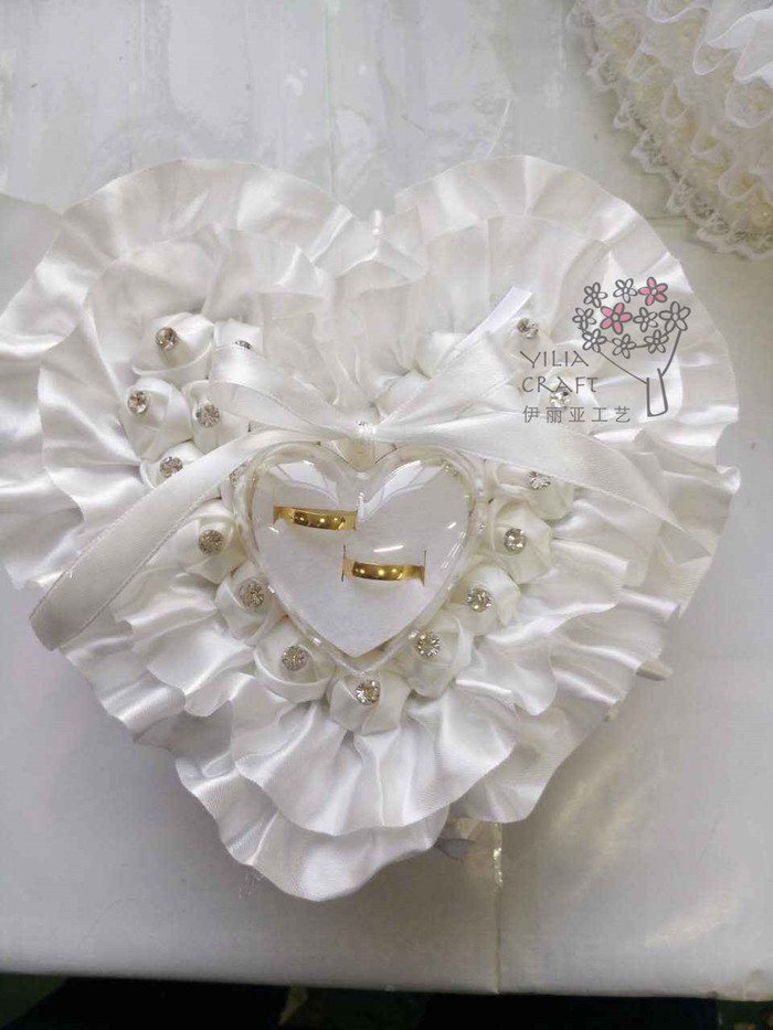 The new ring is a jewelry box for wedding flower girl bridesmaid to exchange the ring box manufacturer direct sale. The new ring is a jewelry box for wedding flower girl bridesmaid to exchange the ring box manufacturer direct sale.