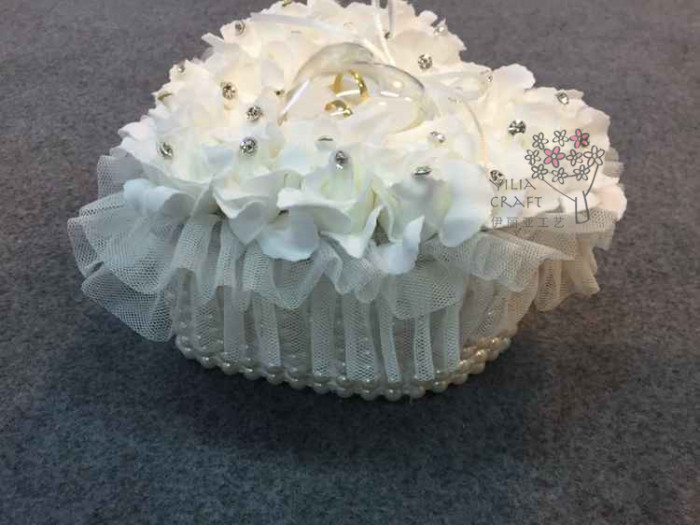 The new ring is a jewelry box for wedding flower girl bridesmaid to exchange the ring box manufacturer direct sale. The new ring is a jewelry box for wedding flower girl bridesmaid to exchange the ring box manufacturer direct sale.