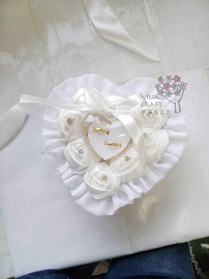 The new ring is a jewelry box for wedding flower girl bridesmaid to exchange the ring box manufacturer direct sale. The new ring is a jewelry box for wedding flower girl bridesmaid to exchange the ring box manufacturer direct sale.