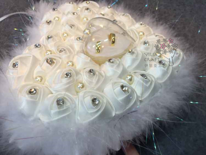 The new ring is a jewelry box for wedding flower girl bridesmaid to exchange the ring box manufacturer direct sale. The new ring is a jewelry box for wedding flower girl bridesmaid to exchange the ring box manufacturer direct sale.