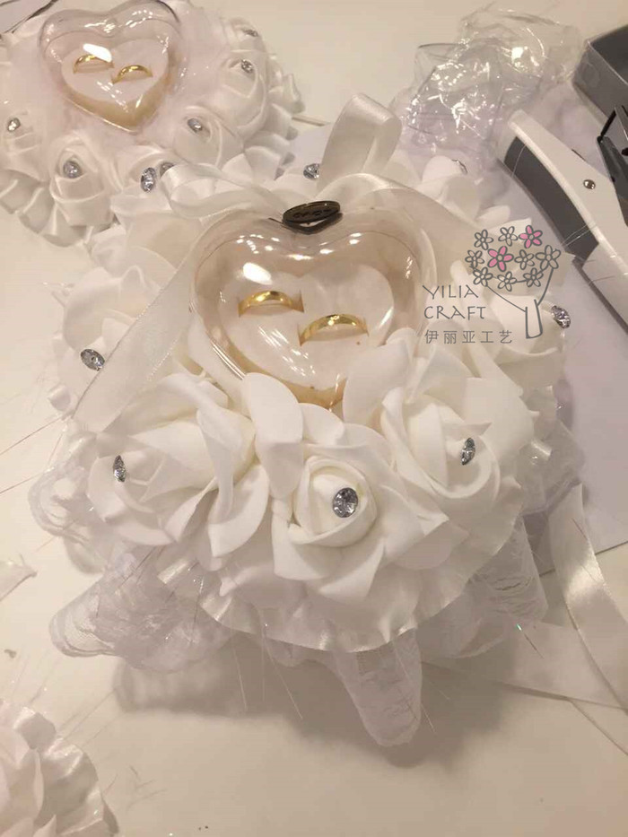 The new ring is a jewelry box for wedding flower girl bridesmaid to exchange the ring box manufacturer direct sale. The new ring is a jewelry box for wedding flower girl bridesmaid to exchange the ring box manufacturer direct sale.