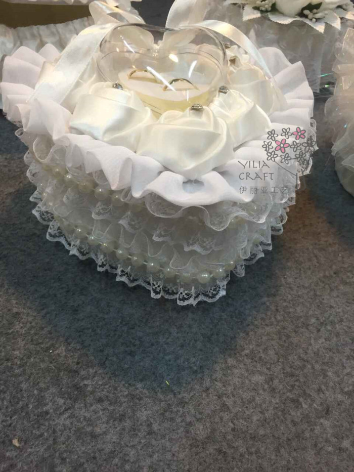 The new ring is a jewelry box for wedding flower girl bridesmaid to exchange the ring box manufacturer direct sale. The new ring is a jewelry box for wedding flower girl bridesmaid to exchange the ring box manufacturer direct sale.