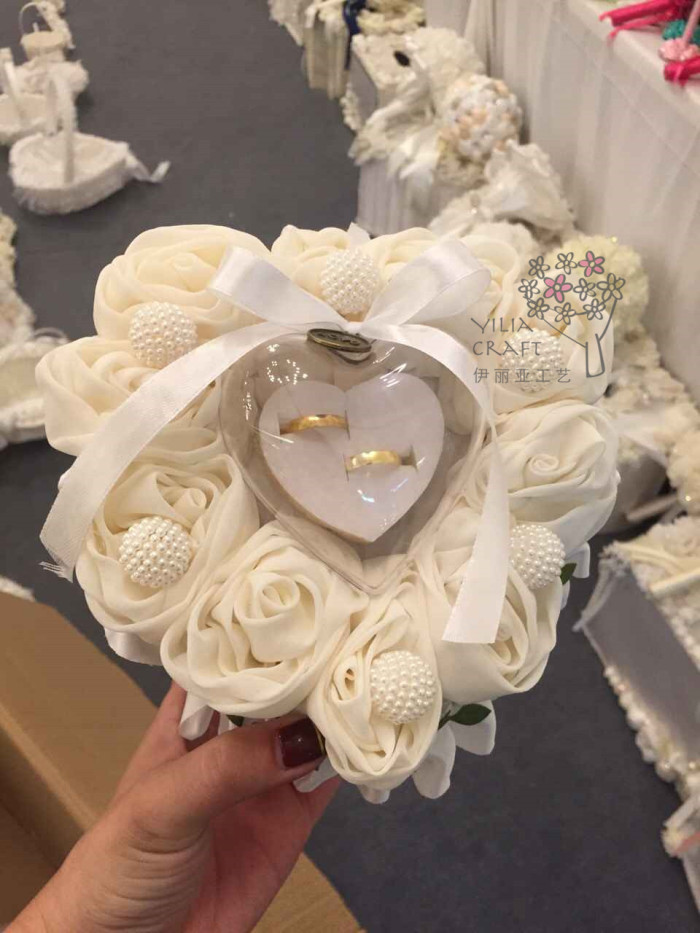 The new ring is a jewelry box for wedding flower girl bridesmaid to exchange the ring box manufacturer direct sale. The new ring is a jewelry box for wedding flower girl bridesmaid to exchange the ring box manufacturer direct sale.