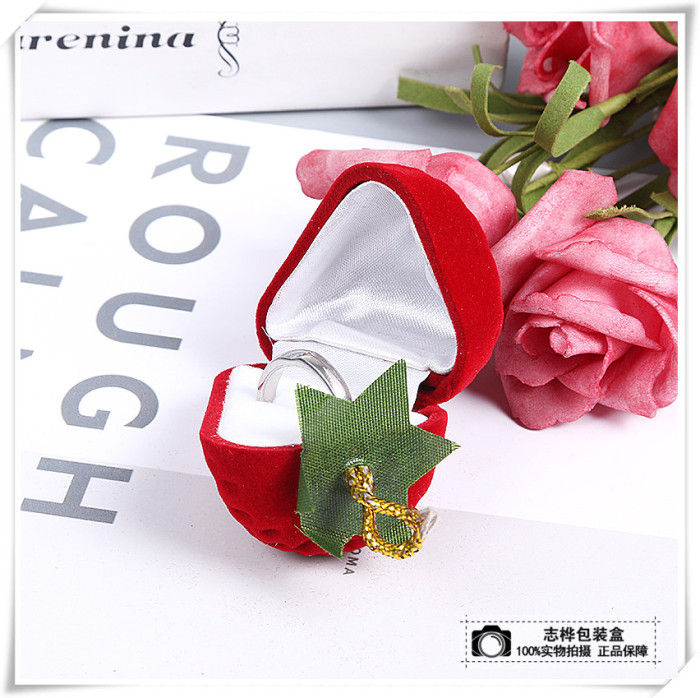 Velvet ring box ear stud box red lovely strawberry jewelry box Velvet ring box ear stud box red lovely strawberry jewelry box