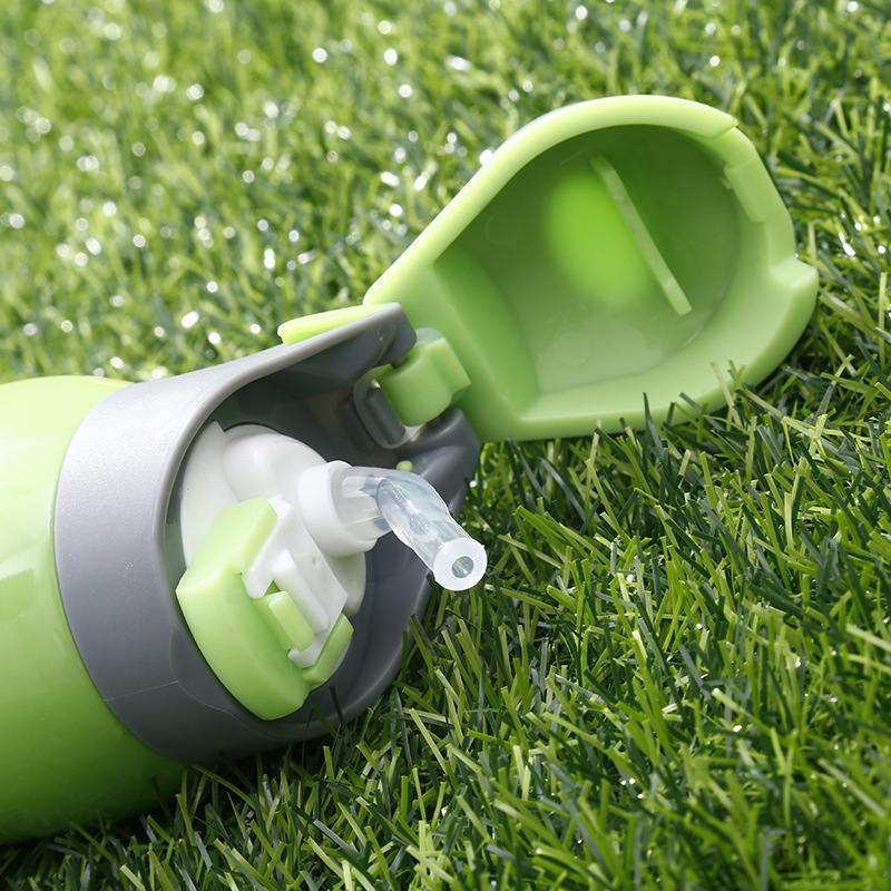 The New fashion creative sports cup 304 stainless steel straw insulation cup is suing portable car water cup custom