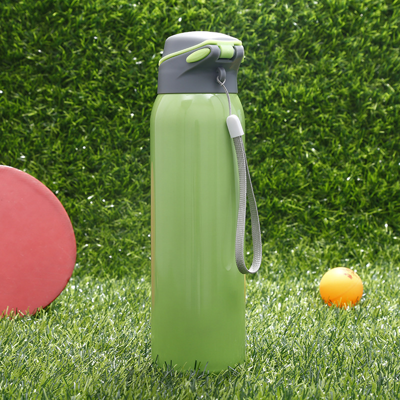 The New fashion creative sports cup 304 stainless steel straw insulation cup is suing portable car water cup custom