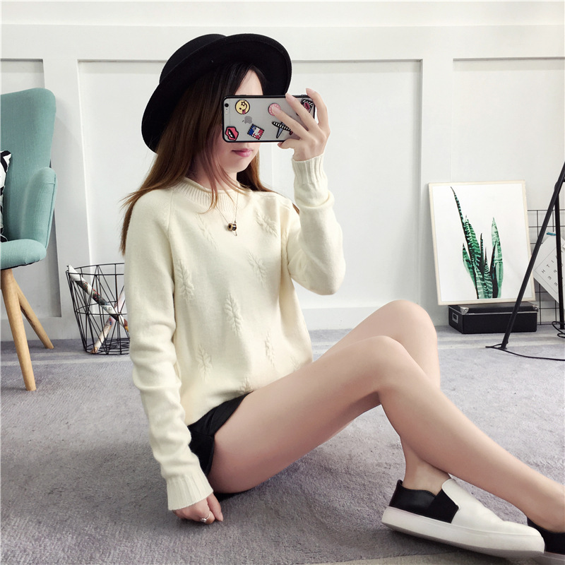 Rolled edge half turtleneck sweater female pullover of autumn winter version of cuff loose short version of the bottom split sweater Rolled edge half turtleneck sweater female pullover of autumn winter version of cuff loose short version of the bottom split sweater