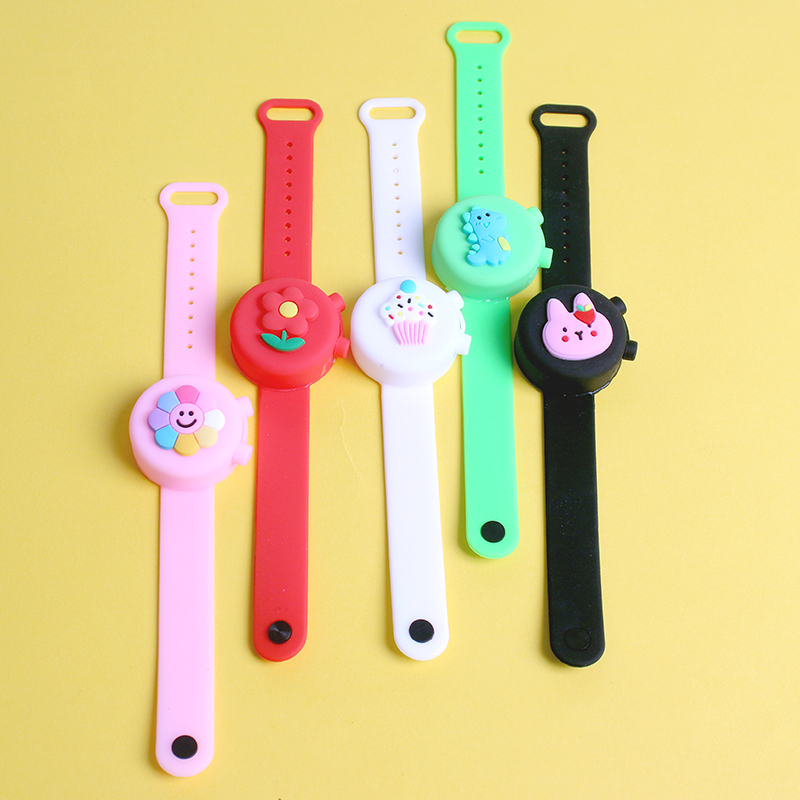 Cartoon Hot Selling Portable Water-Free Hand Sanitizer Bracelet Silicone Disinfectant Watch Wrist Strap Hand Lotion Distributor