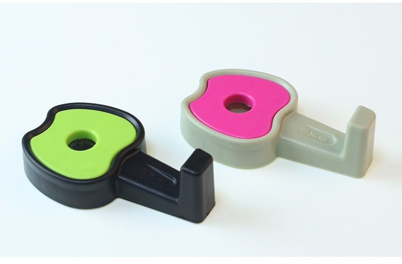 The small apple car is connected to a multi-purpose seatback hook with a multi-purpose seatback hook with an r-x5011.