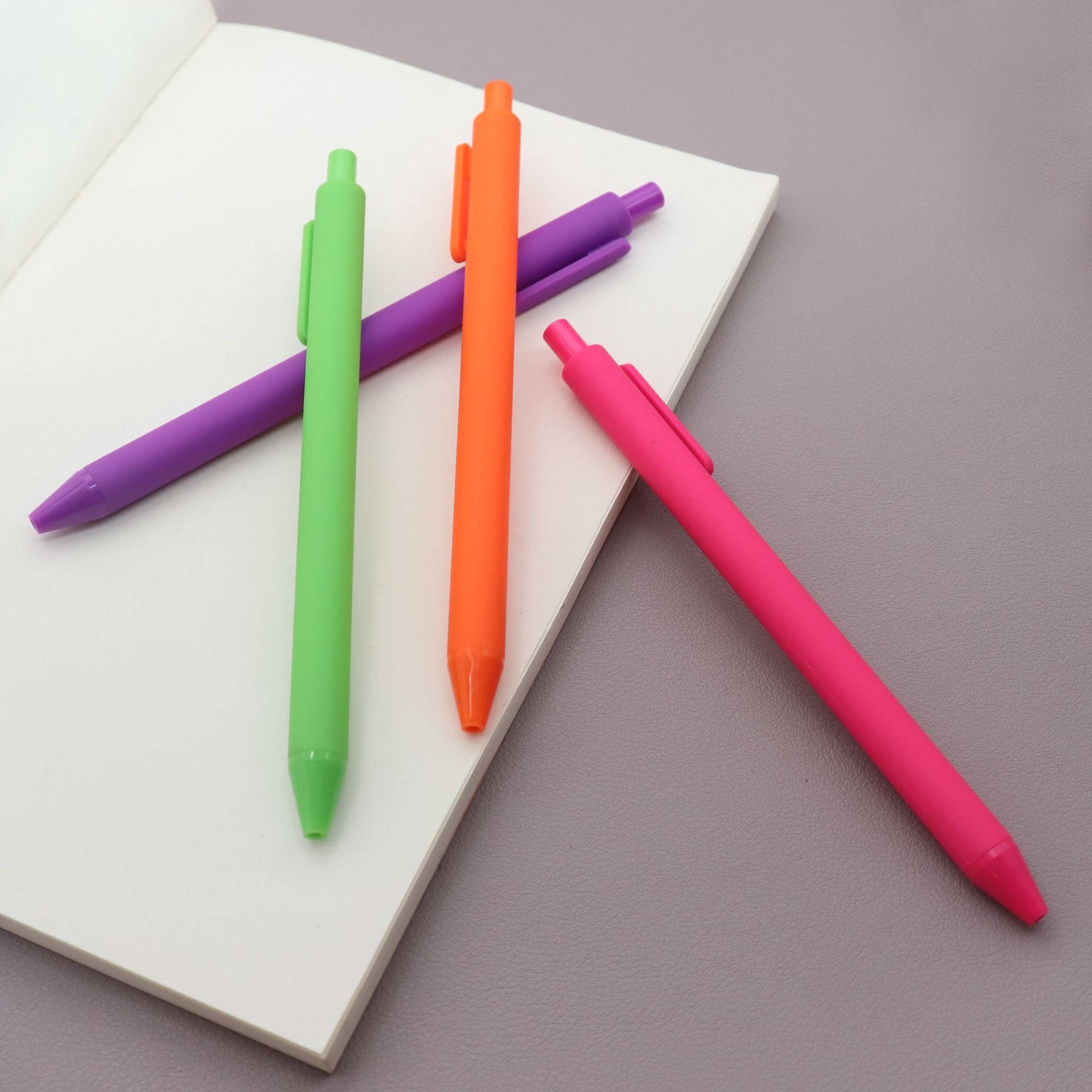 Factory Customized Advertising Marker Gift Customized Logo Plastic Press Gel Pen Colorful Candy Color Pen Factory Customized Advertising Marker Gift Customized Logo Plastic Press Gel Pen Colorful Candy Color Pen