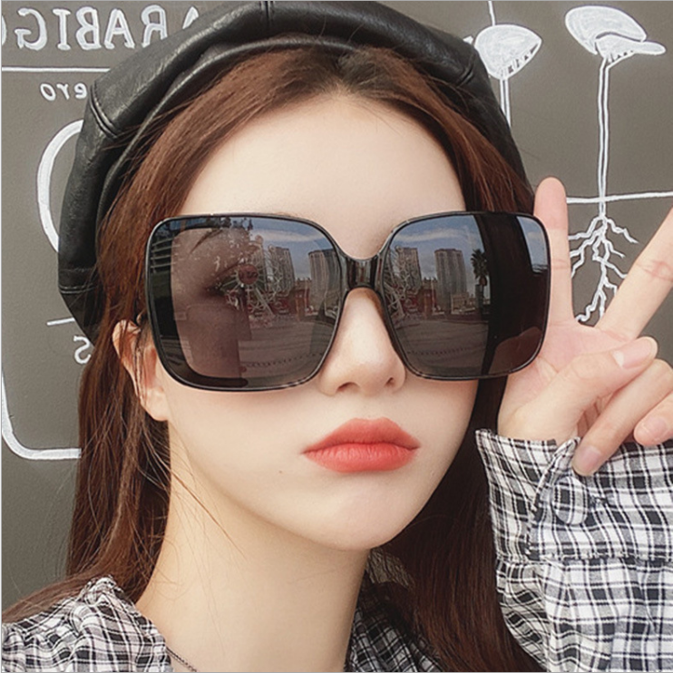 New large frame web celebrity douyin with sunglasses Korean version trend sunglasses women's sun shade glasses 97062 New large frame web celebrity douyin with sunglasses Korean version trend sunglasses women's sun shade glasses 97062