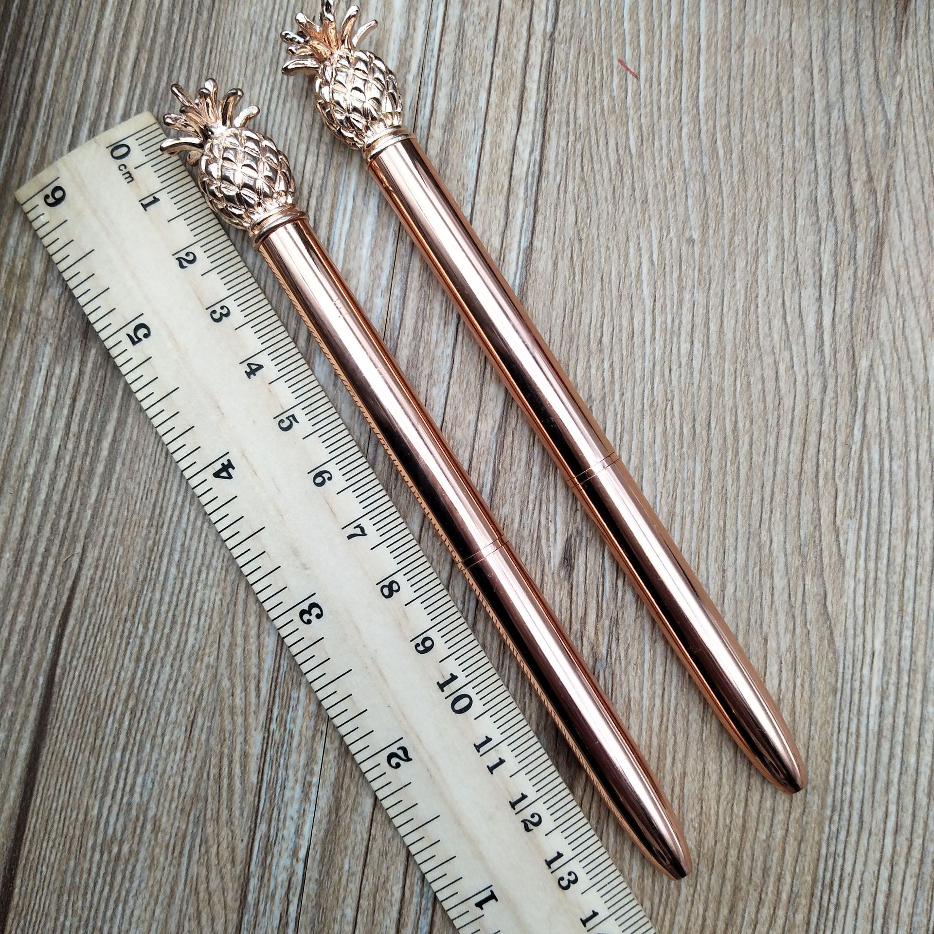 Cross-Border Supply Factory Wholesale Pineapple Pen Metal Ball Point Pen Rotary Gift Advertising Marker Spot Customizable Logo Cross-Border Supply Factory Wholesale Pineapple Pen Metal Ball Point Pen Rotary Gift Advertising Marker Spot Customizable Logo