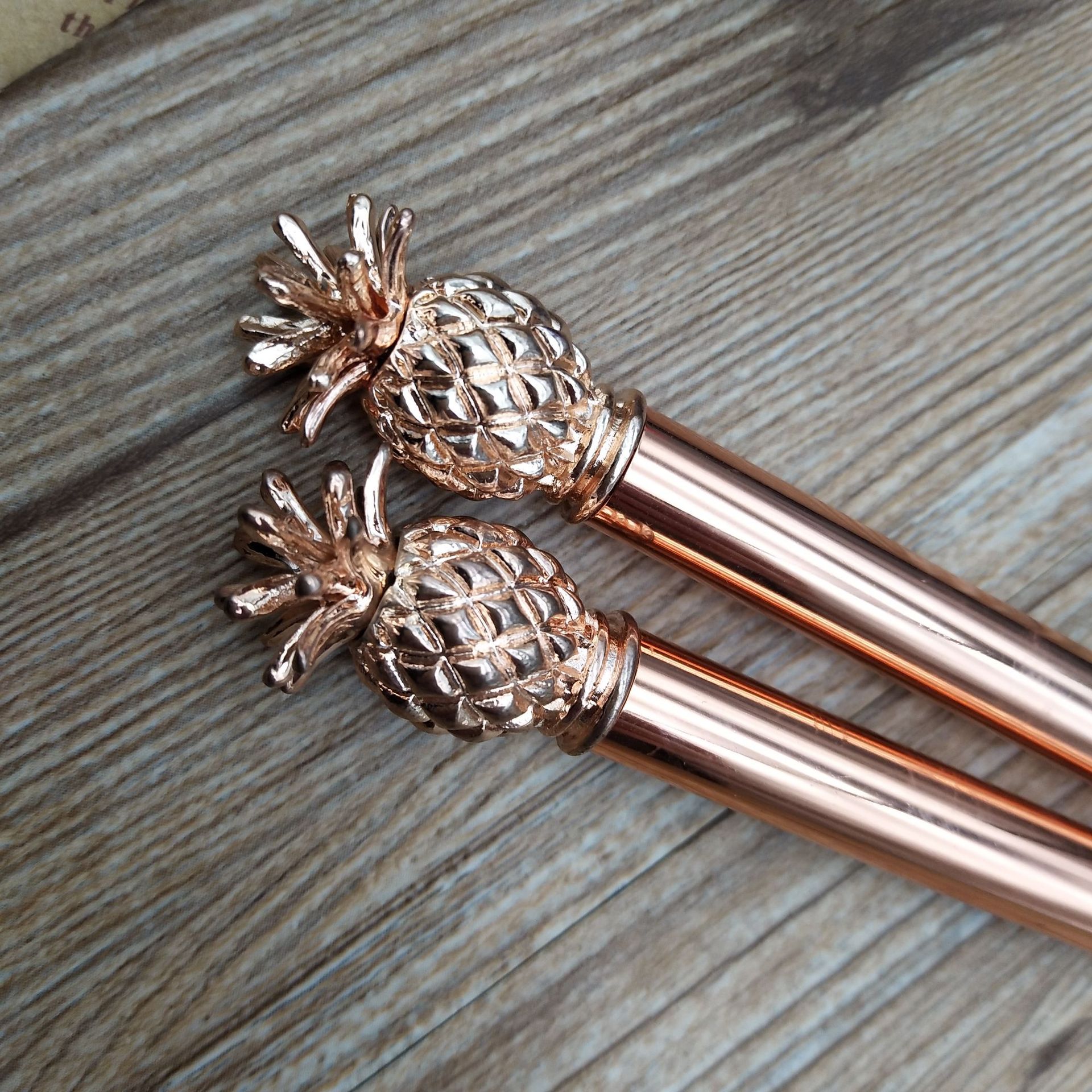 Cross-Border Supply Factory Wholesale Pineapple Pen Metal Ball Point Pen Rotary Gift Advertising Marker Spot Customizable Logo Cross-Border Supply Factory Wholesale Pineapple Pen Metal Ball Point Pen Rotary Gift Advertising Marker Spot Customizable Logo