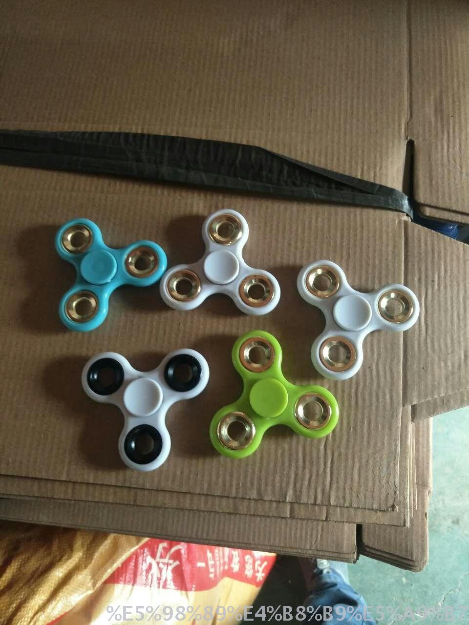 Tip top edc adult reduced pressure toy bearing rotating finger gyro classic three - leaf tip gyro.