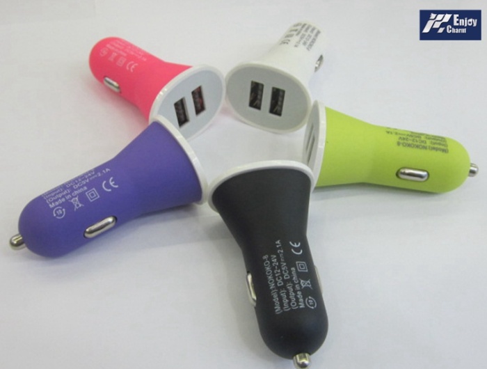 The new mini car charger with a small horn car full of USB color car charger head The new mini car charger with a small horn car full of USB color car charger head