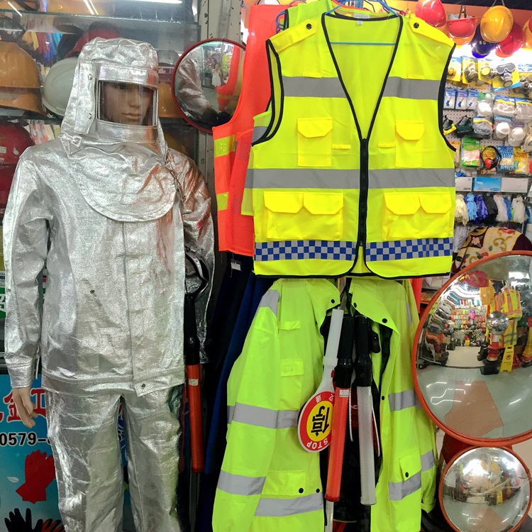 New Wholesale Construction Site Helmet Construction Helmet Anti-Smashing Labor Insurance Hat Factory Direct Sales