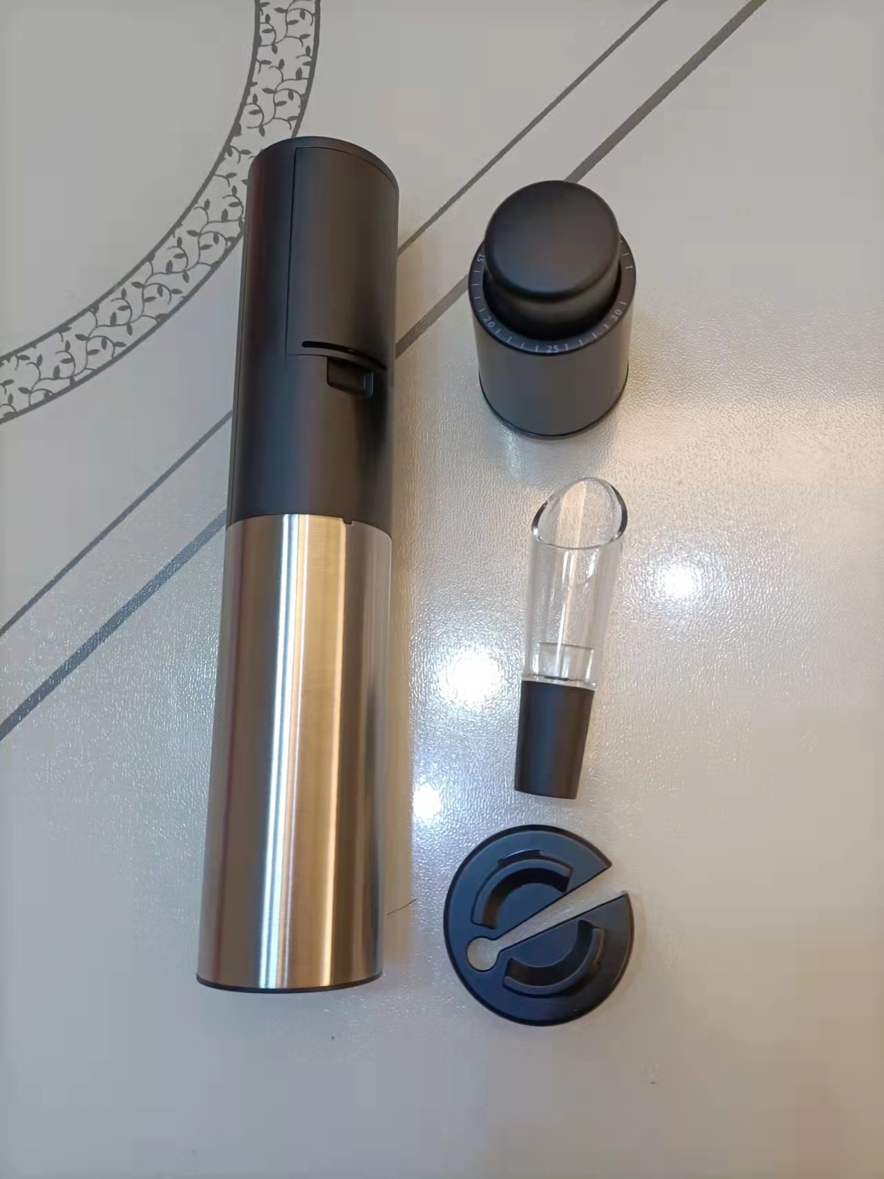 Personalized Automatic Motor Dry Battery Wine Electric Bottle Opener Wine Opener Four-Piece Set